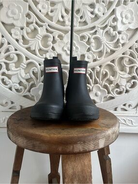 Hunter Original Chelsea Short Matte Black Rain Boots Women’s 8 (estimated)